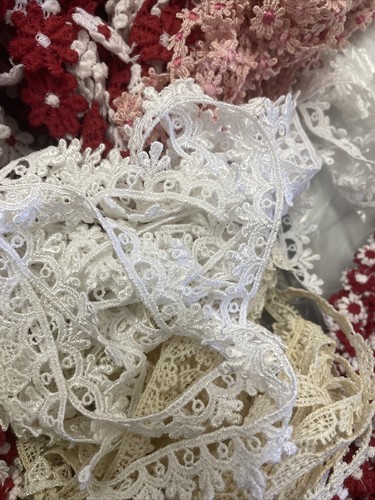 CLEARANCE GRAB A BAG 20 yards pre cut Venice Venise laces Random Narrow Mostly - Picture 4 of 4