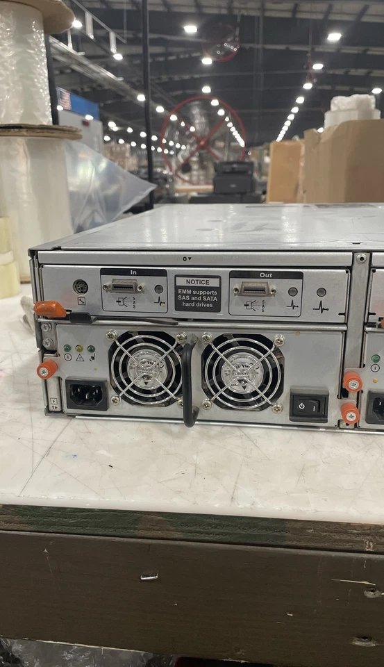 Dell PowerVault MD1000 Disk Array Storage Enclosure 15-Bay No HDD - Image 4 of 4