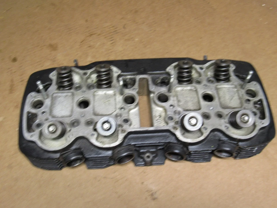 Culata y válvulas de motor Honda CB750-F Super Sport 1976 Foto 3 de 4