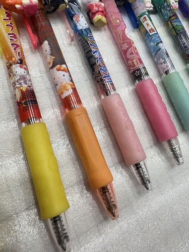 Juego de 8 bolígrafos Hello Kitty Gotochi lindos Kawaii bonitos locales Japón Sanrio - Imagen 6 de 7