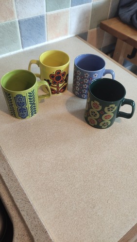 Retro Staffordshire Keramik Tassen x 4