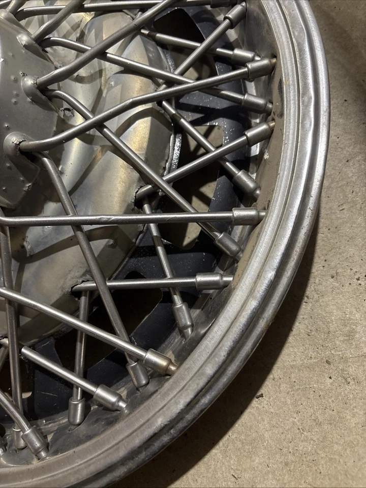 ONE 1980-1985 Oldsmobile Toronado 15" tapacubos de alambre cubierta de rueda Foto 3 de 4