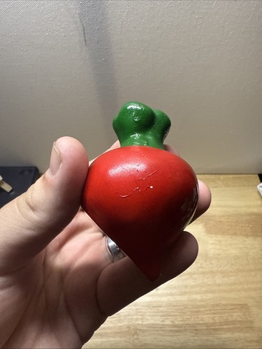 Vintage Red Radish Vegetable 2.25" Salt & Pepper Shakers - Picture 12 of 16