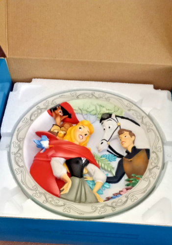 Disney Animated Classics Dornröschen und Prinz Philip 3D Sammlerteller - Bild 8 von 12