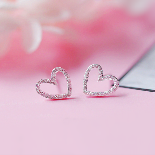 Orecchini A Perno A Cuore Fluttuante In Argento Sterling Con Sabbia Glitterante - Foto 2 di 9