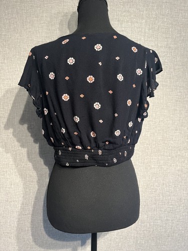 Amuse Society SZ S Women’s Black Floral Cropped Top Blouse Boho - Picture 4 of 7