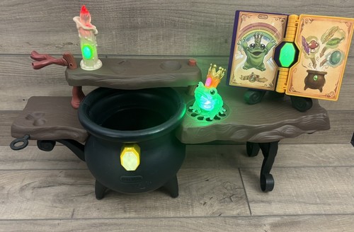 Little Tikes magischer Werkstatttisch mit Kessel Frosch Zauberbuch. Getestet!