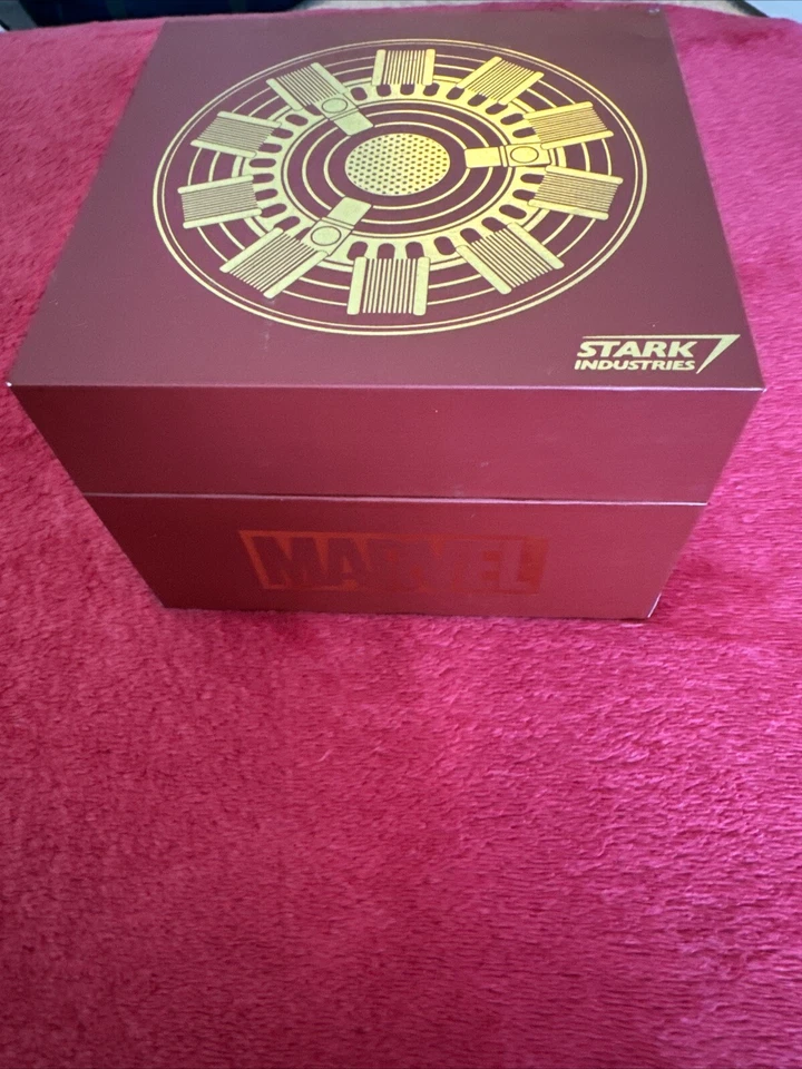 Marvel Comics Stark Ind Iron Man 5 Resplandor Arco Reactor Conjunto de Caja de Anillos Ajustables Nuevo de Lote Antiguo Foto 2 de 4