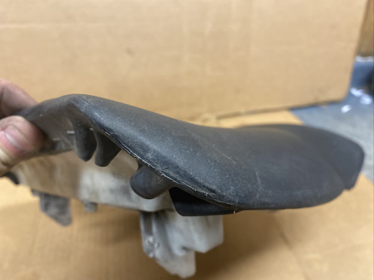 1993-1995 Kawasaki ZX7R, front driver seat, OEM #17 | eBay