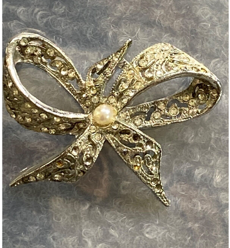 Vintage Sewing Embellishment Metal Bows with Pearl Accents Set of 2 Ornate - Picture 8 of 12