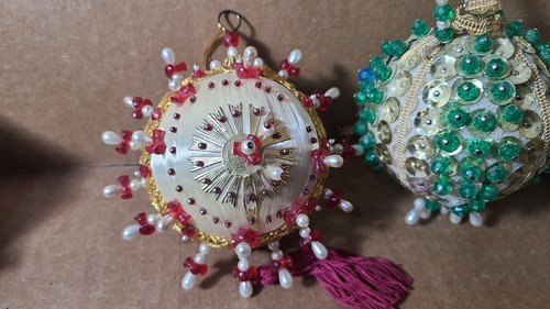 Vintage Menge 4 handgefertigte Satin Stecknadel Perlen Ornamente Boo Boo Teile Lot - Bild 5 von 15