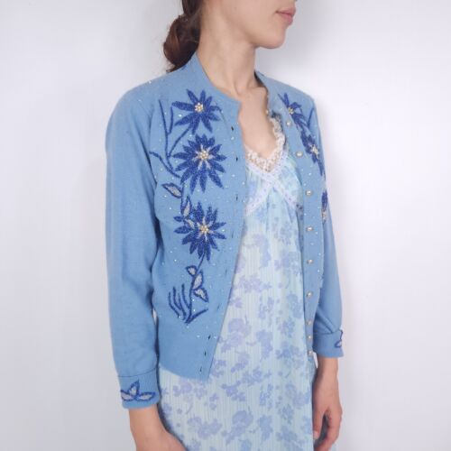 Casmire Scott Blue Beaded Cardigan Ladies S Angora Sequin Pearl Pinup 50s Vtg - Foto 2 di 24