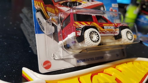Hot Wheels ~ Nissan Patrol Custom, Red+, Short Card. More NEW Models Listed!! - Picture 7 of 8