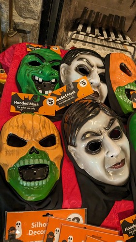 HOLLOWEEN MASK LOT With Many Extras ! - Picture 10 of 11