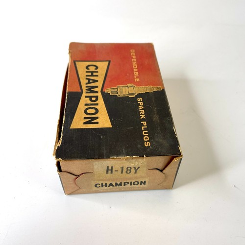 Lot of 5 Vintage Champion Spark Plugs H-18Y New Sealed NOS + Box - Picture 2 of 7