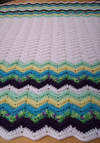 CROCHET WHITE TURQUOISE BABY BLANKET RIC RAC ZIG ZAG HANDMADE CROCHET AFGHAN - Picture 12 of 12
