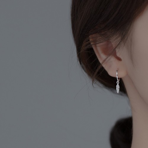 Huggie Hoop Earrings Delicate Feather Shape Everyday Dainty Minimalist Gift - Picture 4 of 8