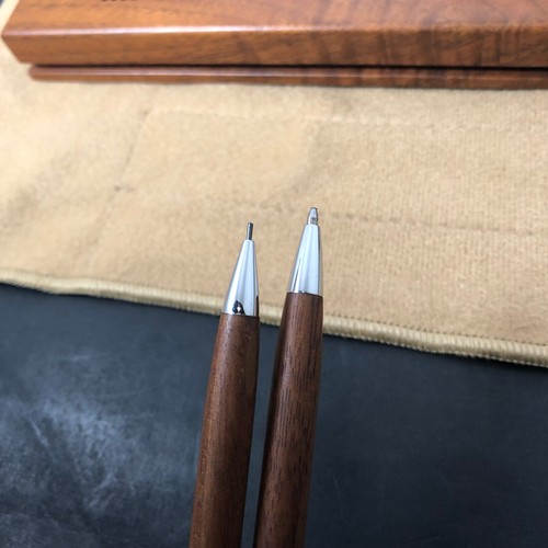 Juego de escritorio de colección Hallmark Ford Motorcraft bolígrafo pesado y lápiz seguro chaqueta antipolvo - Imagen 2 de 15