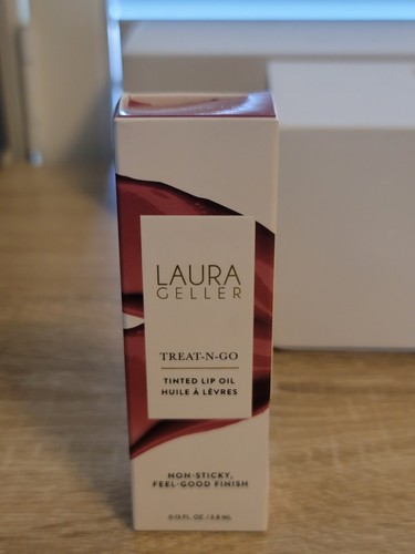 Laura Geller New York Treat-n-Go Tinted Non-Stick Hydrating Lip Oil Runner Up - Picture 2 of 7