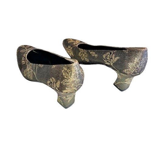 Salvatore Ferragamo Metallic Gold Floral Fabric Pumps Size 5 1/2 - Picture 4 of 11