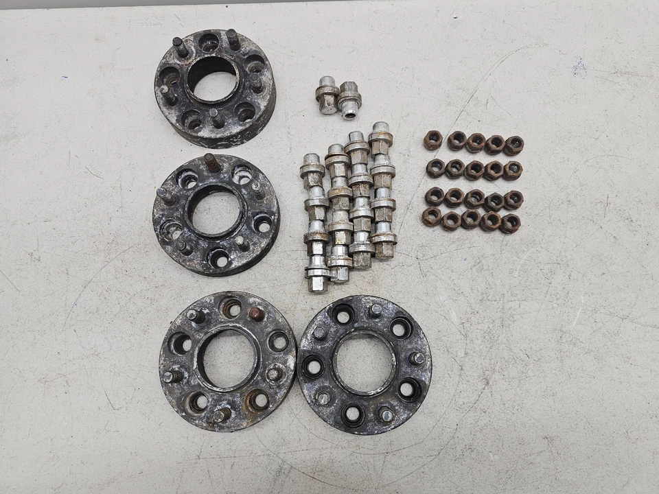 RANGE ROVER EVOQUE DISTANZSCHEIBEN ZUM ANSCHRAUBEN MIT RADSCHRAUBENSATZ L538 2012-2018 - Bild 1 von 4