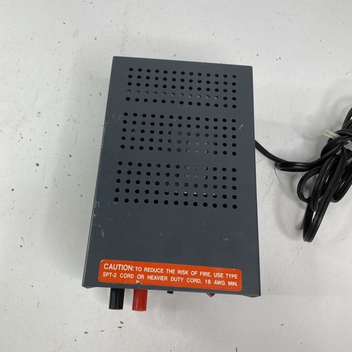 RadioShack Regulated Power Supply 3 Amp 13.8 VDC Output CAT NO. 22-504 WORKS - Picture 3 of 12