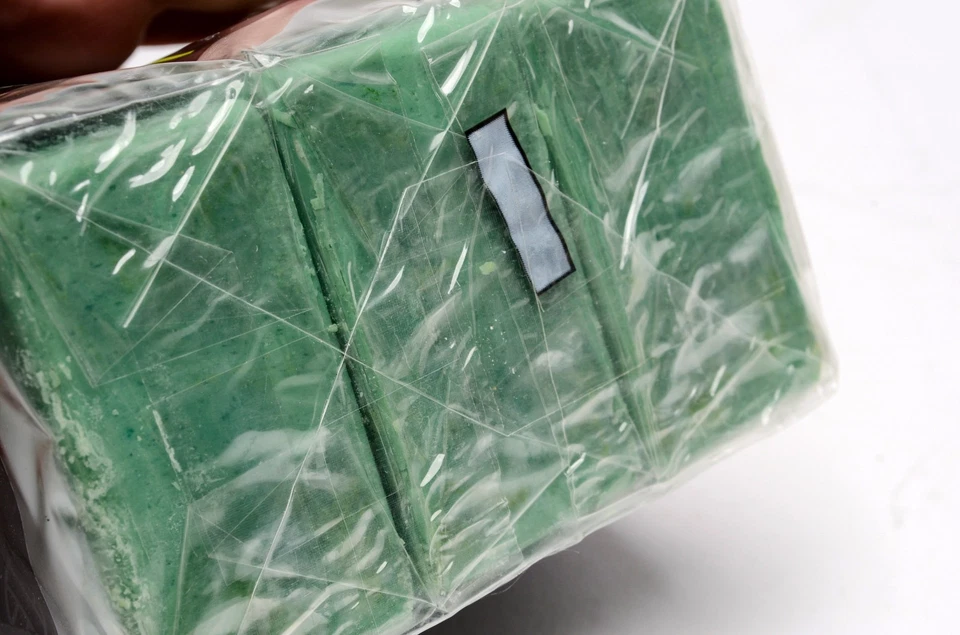 Irish Spring Signature for Men Hydrating Bar Soap 6 oz 3 Pack Body & Face New - Image 3 of 4