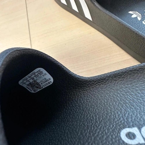 Adidas Adilette Slides size UK 5 Black and White new with box - Picture 3 of 7