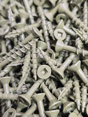 500 Fastenal 1 1/4" #7 Green Treated Wood Square Drive Type-17 Screws Exterior - Picture 4 of 6
