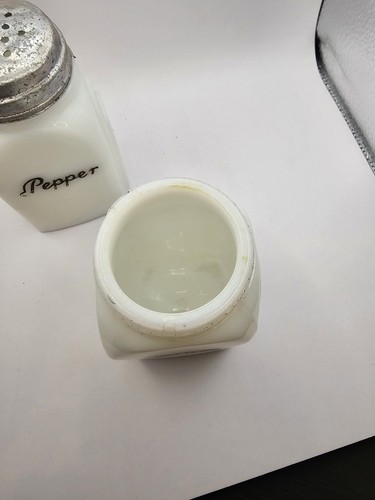 Vintage Roman Arch Custard Glass Salt & Pepper Shakers -MCM - Picture 20 of 21