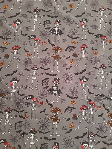  Women's Scrub Uniform Halloween  Top  Shirt  Skeltons Bones Bats Size MEDIUM  - Picture 2 of 8