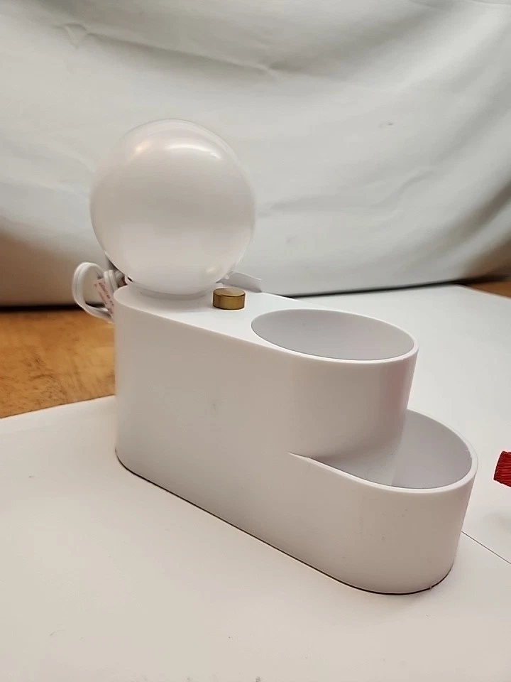 Lámpara de mesa organizadora blanca Globe Light Touch novedad - Room Essentials Foto 3 de 3