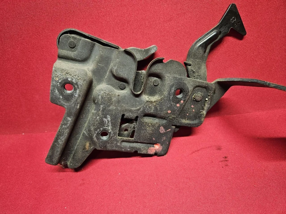 1995-1999 Oldsmobile Aurora Primary Hood Latch Lock Actuator 16634838 - Image 4 of 4