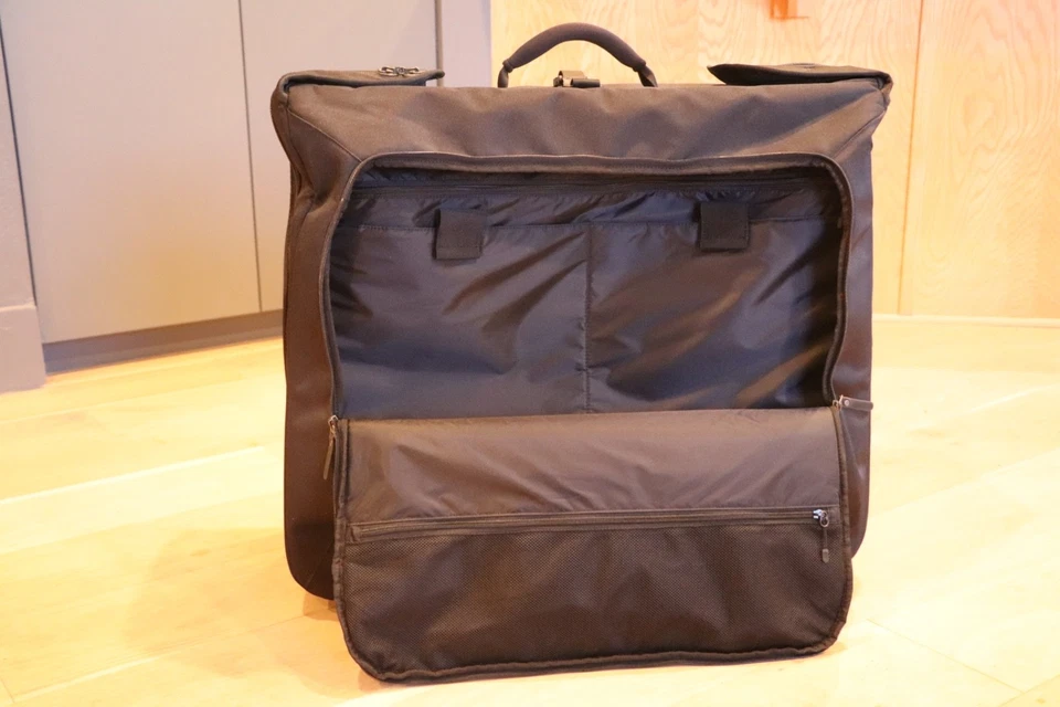 NIKE Black Roller Bag / Wheeled Garment Bag - FiftyOne49 / Suitcase Luggage - Image 3 of 4