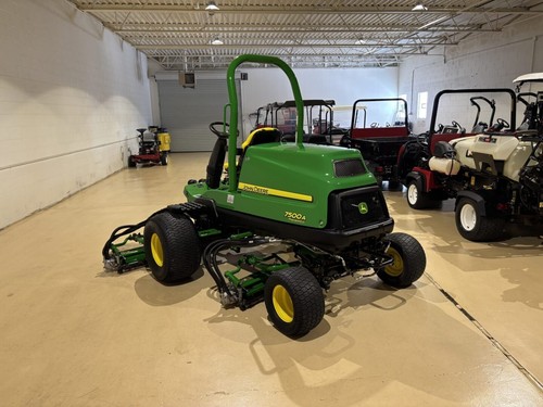 2017 John Deere 7500A Precision Cut™ Fairway Mower - Picture 4 of 9