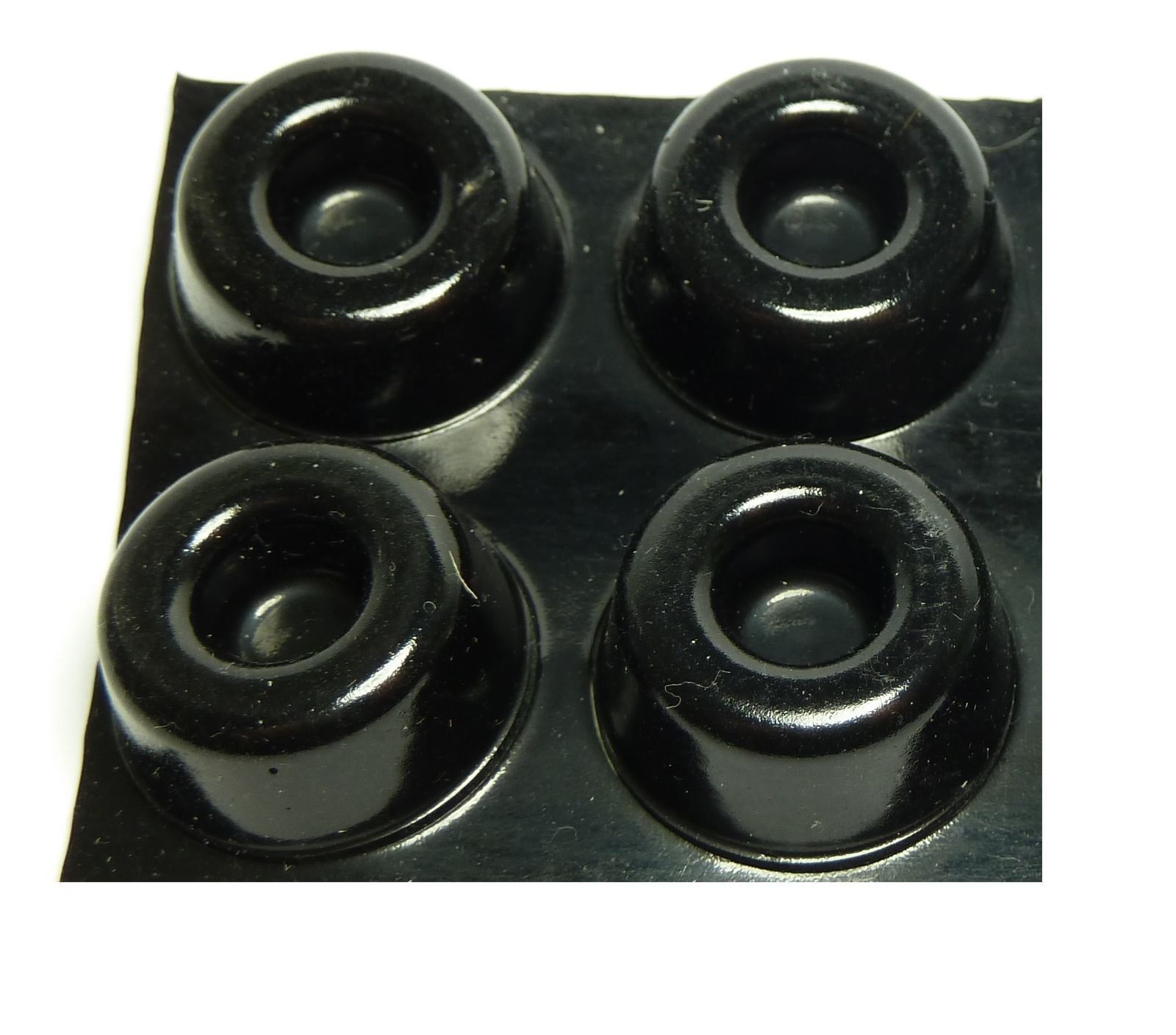 4x Vibration Isolation Gel Pads/Füßen (schwarz) für Spiele XBOX Playstation etc.