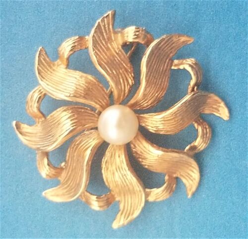 Vintage 14K Gold Brooch Pin with Pearl - 6 Grams Total Weight