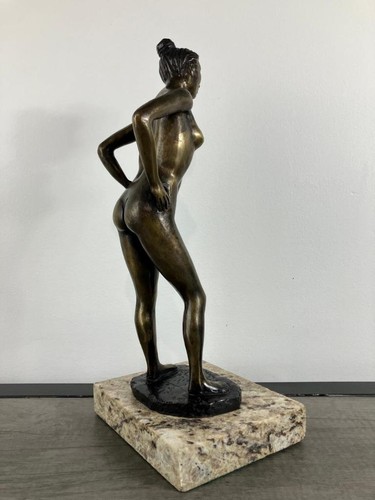 LEO MOL ̈EL BAÑISTA III ESCULTURA DE BRONCE FIRMADA Y NUMERADA - Imagen 4 de 6