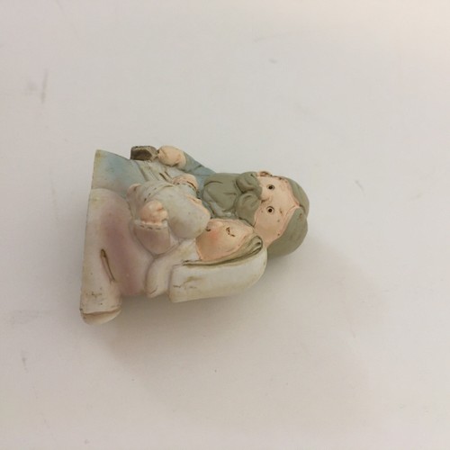 Tiny cute traditional Portuguese nativity scene figurine Mary Joseph Baby Jesus - Picture 5 of 9