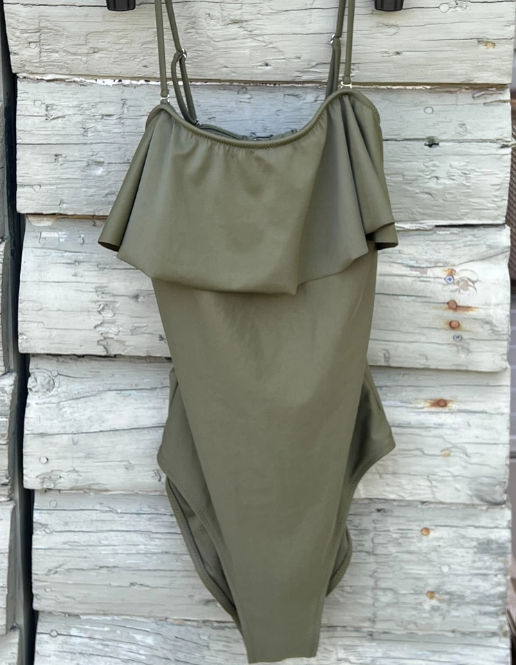 Suite de baño Old Navy para mujer talla mediana de una pieza con volantes cuadrados Hunter Pines Foto 2 de 4