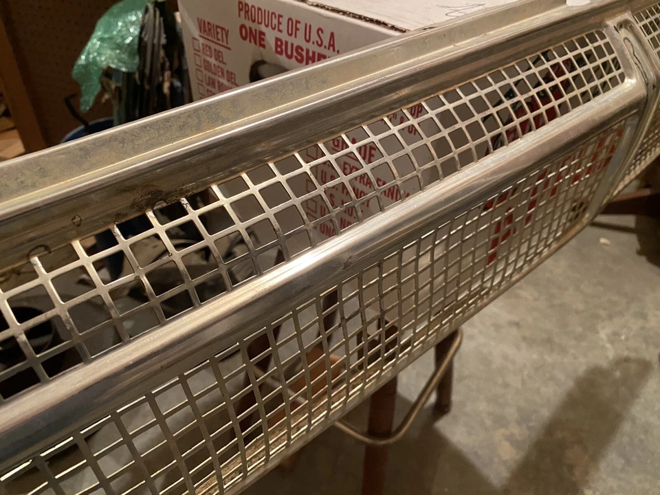 Parrilla delantera de aluminio Plymouth Fury 1965 Foto 3 de 4