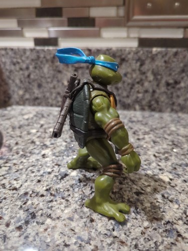 Mirage Studios Teenage Mutant Ninja Turtles Leonardo Action Figure 2002 - Picture 5 of 8