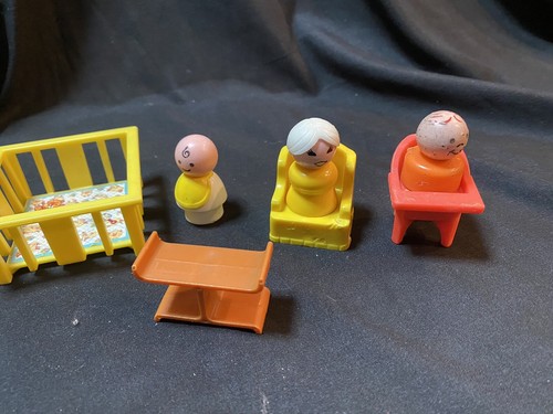***VINTAGE FISHER PRICE NURSERY PIECES LOT W/ BABY , Turntable, Grandma *** - Picture 5 of 5