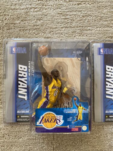 McFarlane NBA Series 9 KOBE BRYANT gelb & LILA Trikot Varianten LA LAKERS '05 - Bild 2 von 12