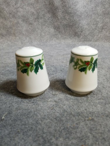 Salero y pimentero con estampado de acebo, porcelana - Imagen 2 de 6