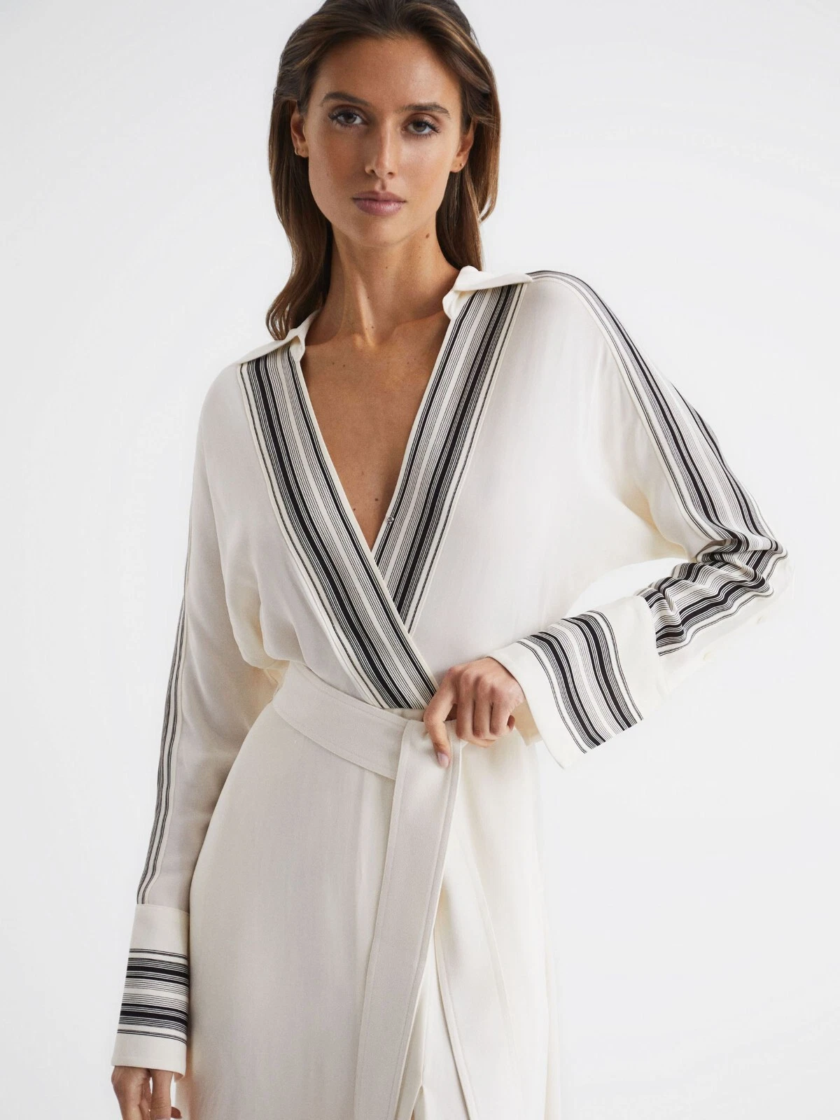 OFF WHITE ABITO CAMICIA FORMALE NUOVO CON ETICHETTE REISS OFF BIANCO PANNA MIDI CON CINTURA TAGLIA 8