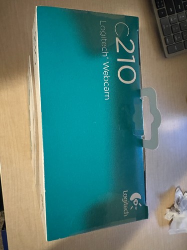 LOGITECH Webcam C210 ~ Skype ~ Video Calling NEW - Picture 3 of 3