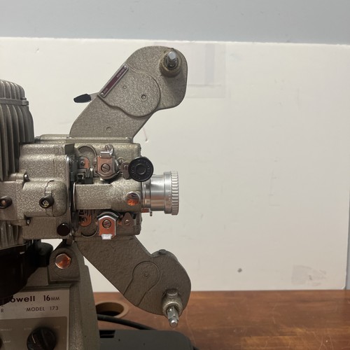 Rare Vintage Bell & Howell Diplomat 16mm Film Projector Model 173 - Picture 4 of 18