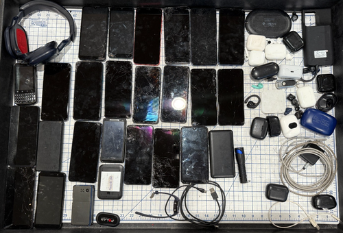 Lot 53 OF VORTEX, BLU, Headphones & More see pics for salvage parts or repair - Photo 4 sur 6