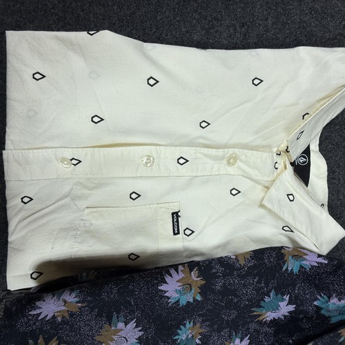 Volcom Shirt Mens Large Short Sleeve Button Up Cream Black Floral Print Modern - Picture 3 of 14